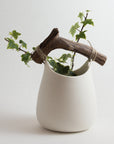 Handmade Porcelain Vase with Wooden Detail – White Smooth Surface (15×20 cm.)
