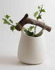 Handmade Porcelain Vase with Wooden Detail – White Smooth Surface (15×20 cm.)