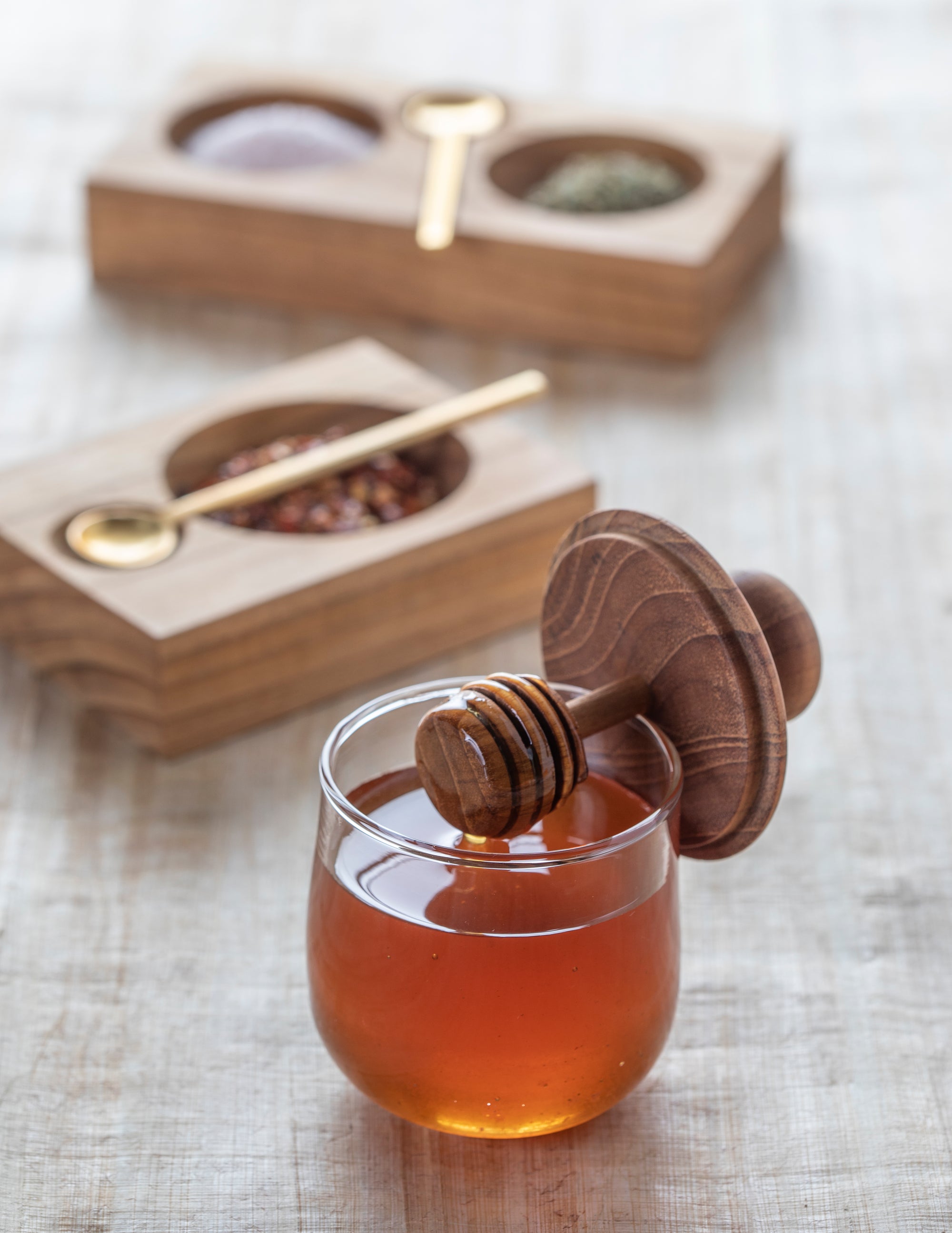 Γυάλινο Δοχείο Μελιού με Κουτάλι &amp; Καπάκι από Teak – Mini