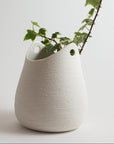Handmade porcelain vase with textured texture – White (15x18 cm.)